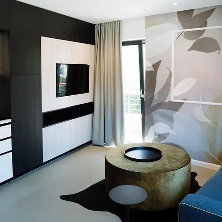 Lena Luxury *
