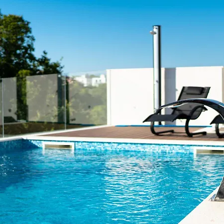 Lena Luxury זאדאר