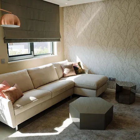 Lena Luxury זאדאר