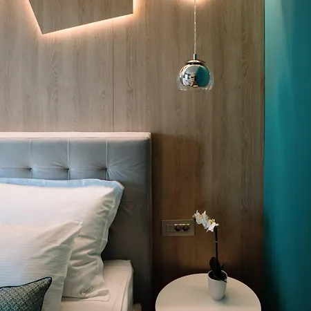Lena Luxury זאדאר