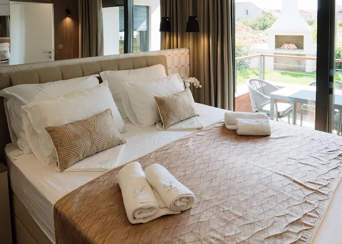 Lena Luxury