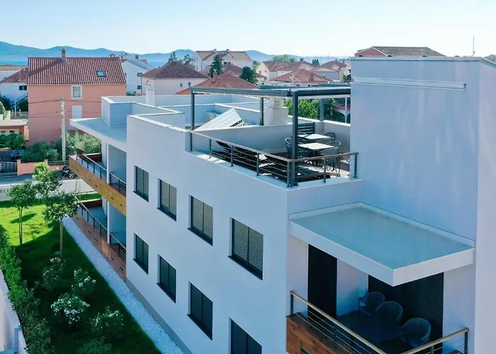 Lena Luxury * Задар