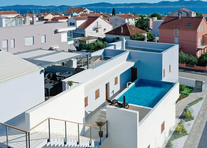 Lena Luxury * Задар