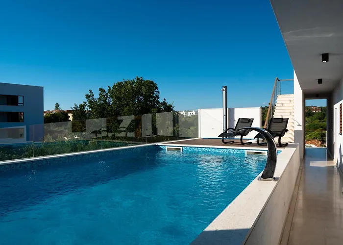 Lena Luxury Апартаменты